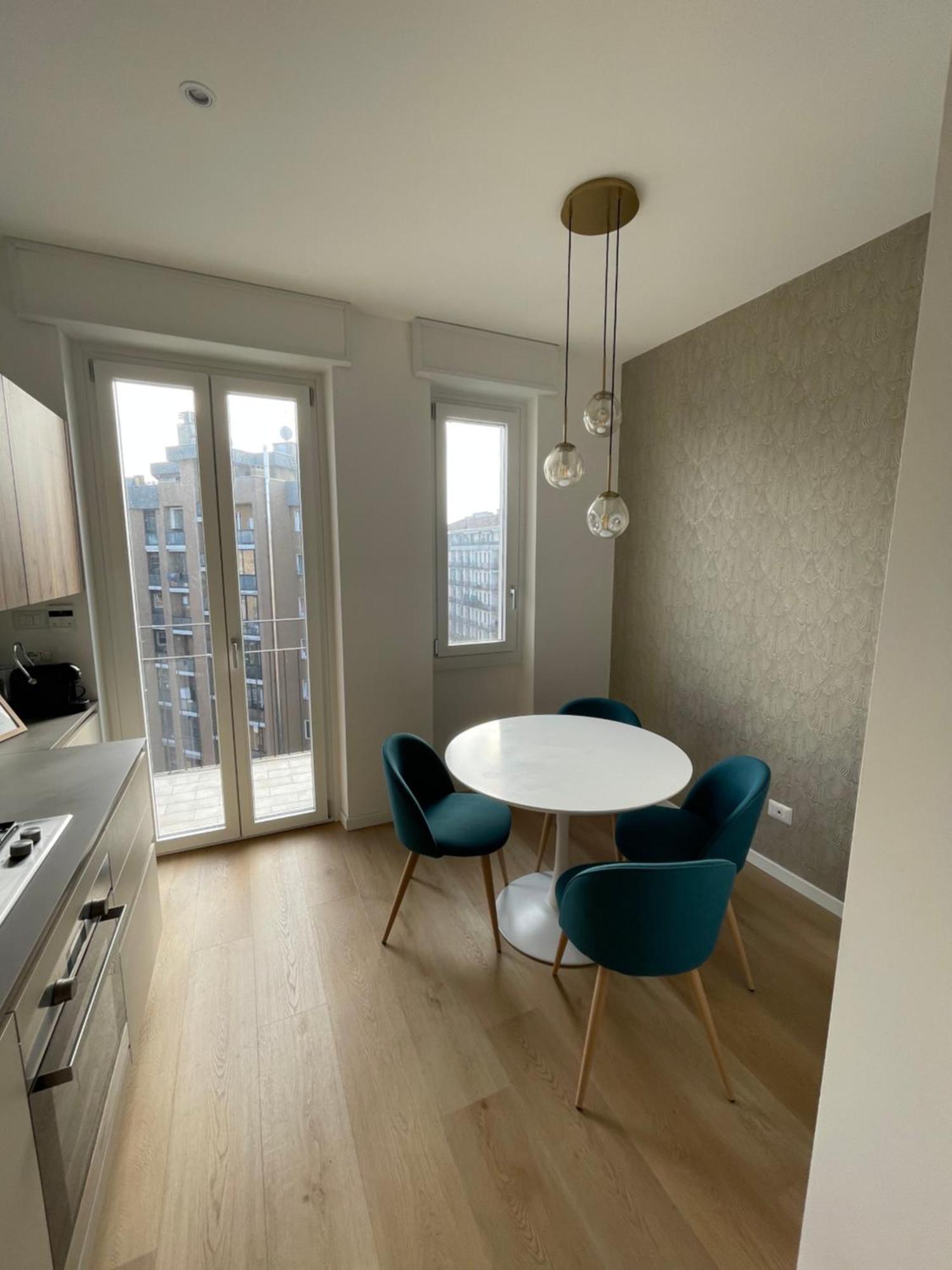 Trilocale Con Vista E Due Bagni Metro Blu Piazza Frattini Apartamento Milán